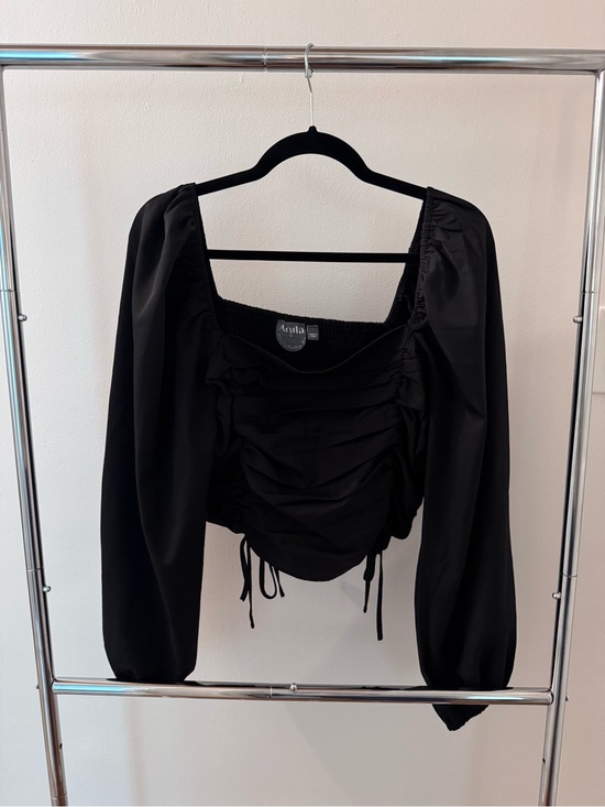 ARULA Tops - ARULA Black Ruched Long Sleeve Crop Blouse